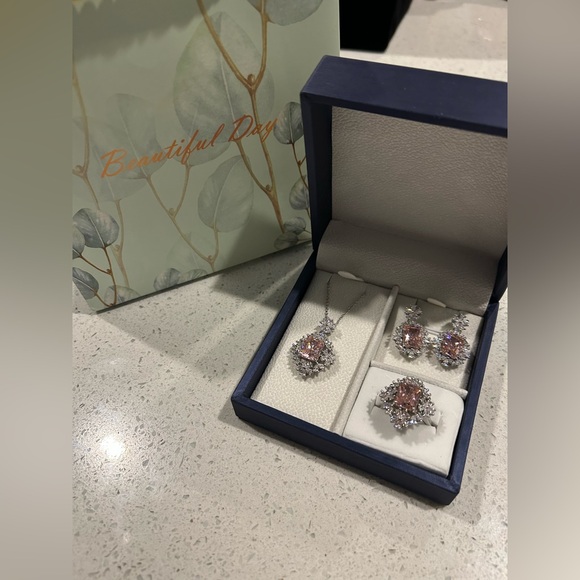 Sparkling Jewelry Set with box and Paper Bag - Picture 11 of 15